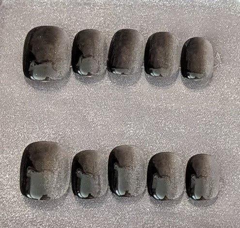 Matte Black Press-On Nails – Elegant & Edgy Finish